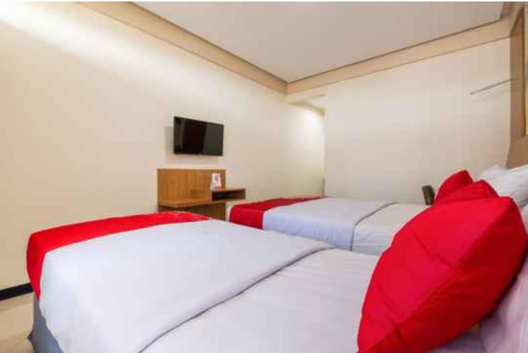 Delaga Biru Convention Hotel Puncak Exterior photo