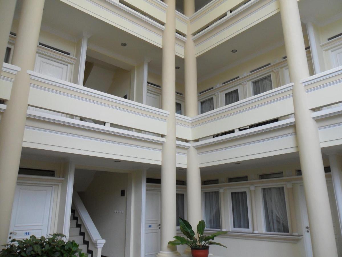 Delaga Biru Convention Hotel Puncak Exterior photo