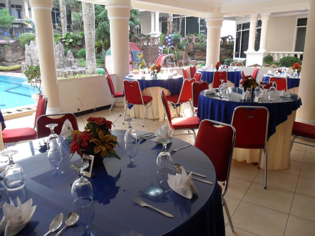 Delaga Biru Convention Hotel Puncak Exterior photo